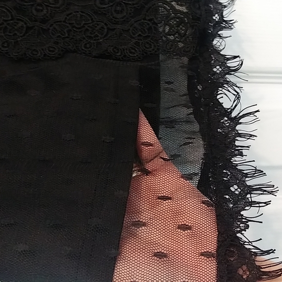 Cropped Lace Top Size L - Picture 3 of 9